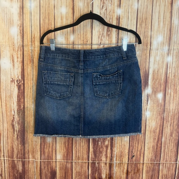 Apt. 9 Women’s Blue Denim Distressed Mini Jean Skirt Size 8 - Picture 2 of 7